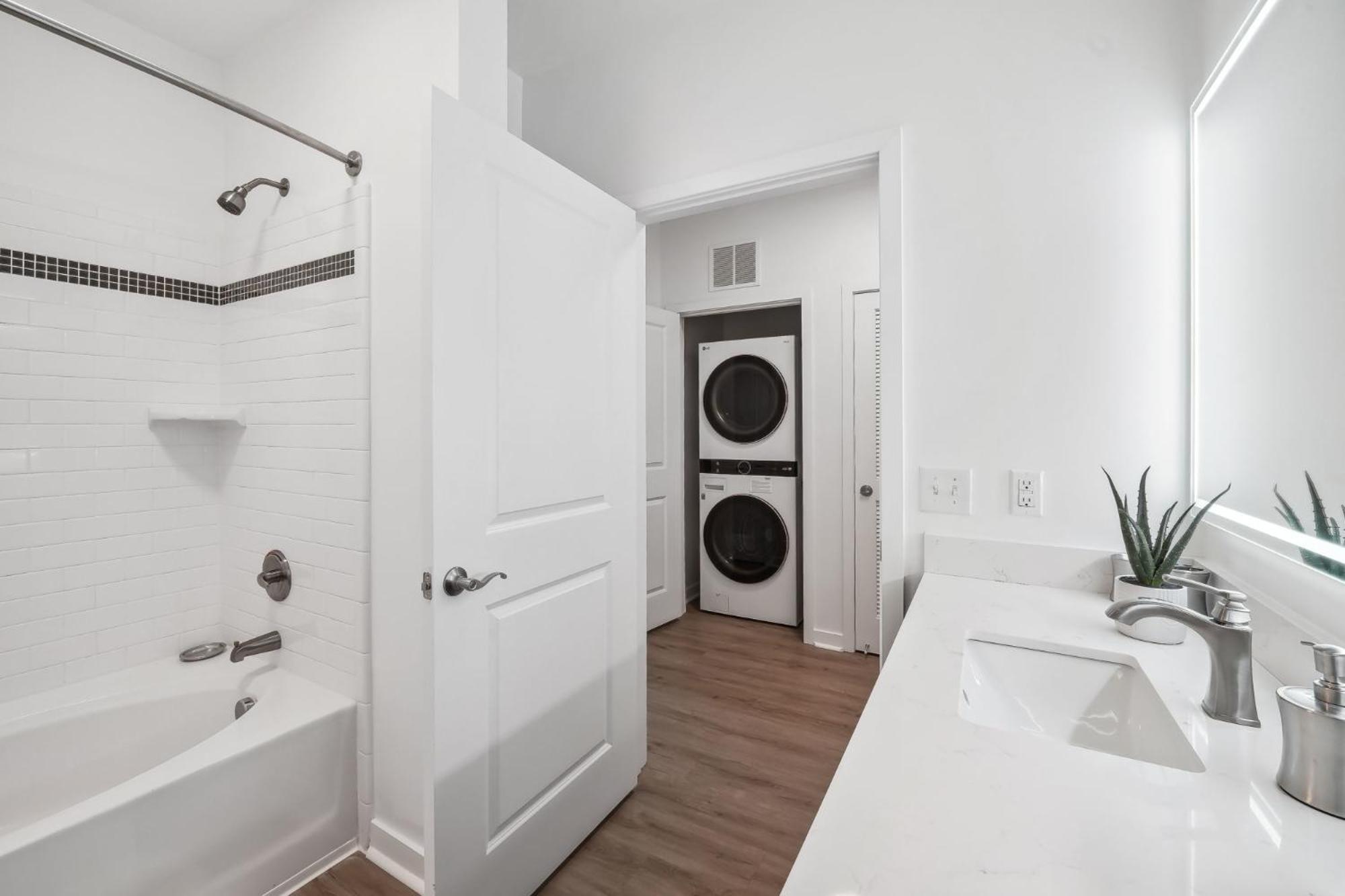Premium Apartments And Studios At Midtown 205 In ชาร์ล็อต ภายนอก รูปภาพ